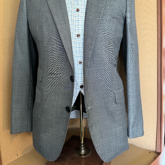 Grey/ Wool Shark Skin Peak lapel Single breasted 2 button 2 piece suit - Picture 2 of 5
